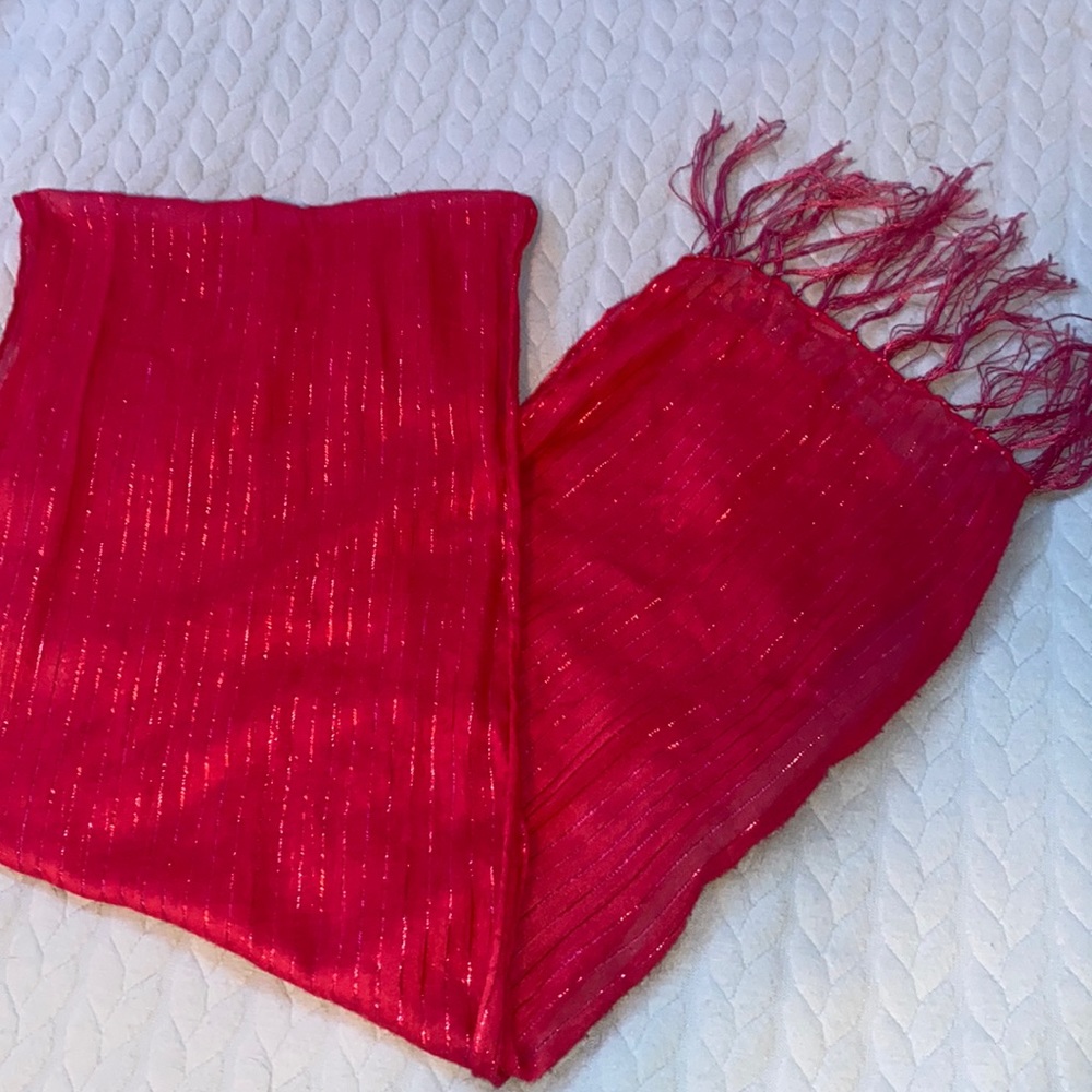 Pink scarf with metallic threading